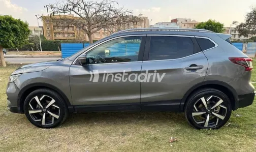 Nissan Qashqai 2018 Gray Used for Sale - 4