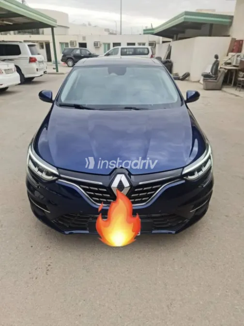 رينو ميجان 2023 أزرق غامق مستعملة للبيع - 3