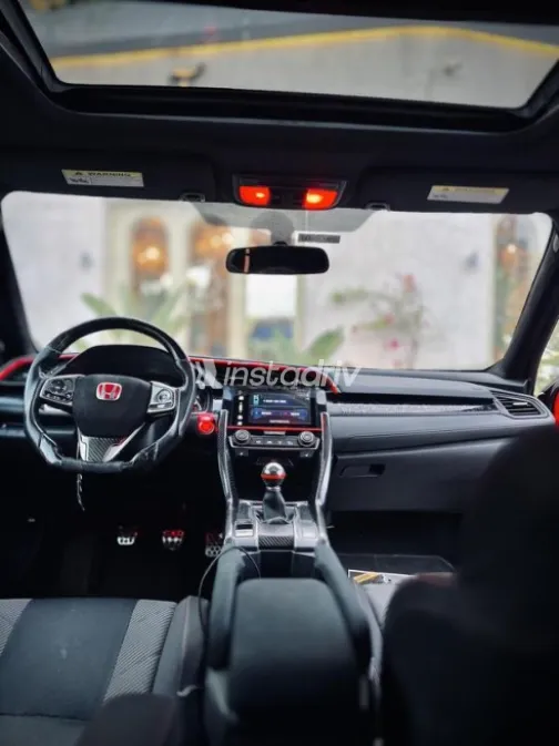 Honda Civic 2018 White Used for Sale - 10