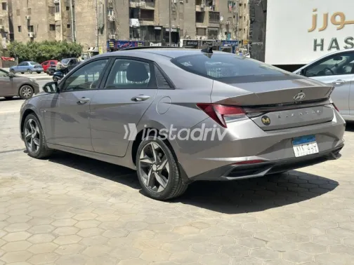 هيونداي إلنترا 2022 رمادي مستعملة للبيع - 3