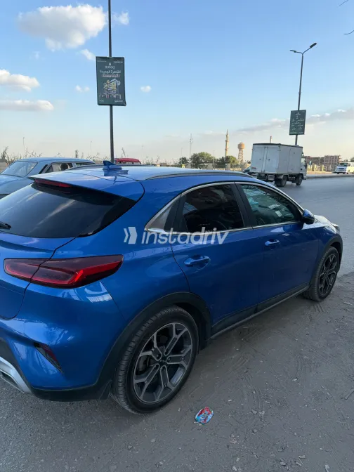 Kia Xceed 2022 Blue Used for Sale - 3
