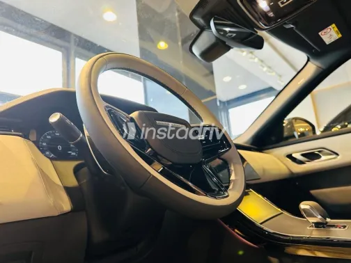 Land Rover Velar 2024 White Used for Sale - 6