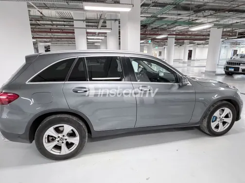 Mercedes GLC 300 2018 Gray Used for Sale - 3