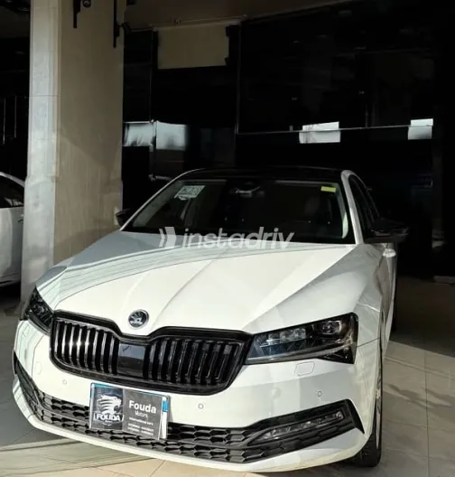 سكودا سوبيرب 2024 أبيض مستعملة للبيع - 1
