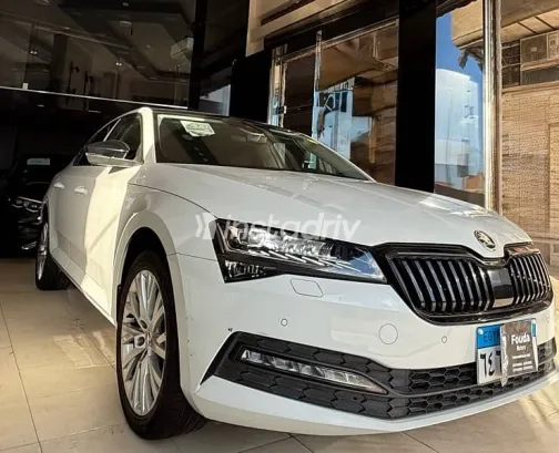 سكودا سوبيرب 2024 أبيض مستعملة للبيع - 4