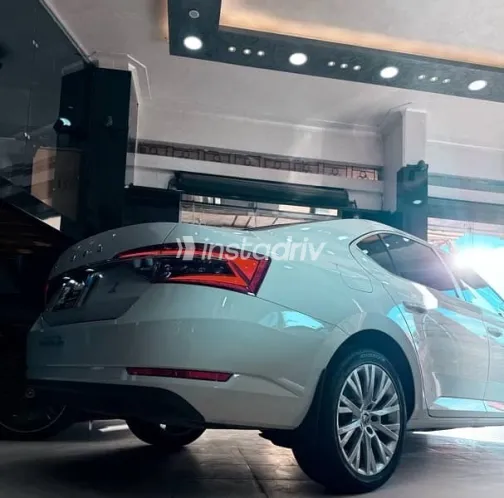سكودا سوبيرب 2024 أبيض مستعملة للبيع - 9