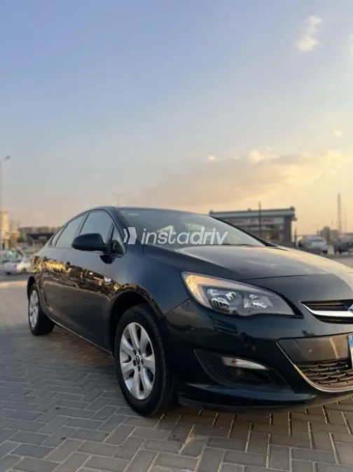 اوبل أسترا 2018 أبيض مستعملة للبيع - 3