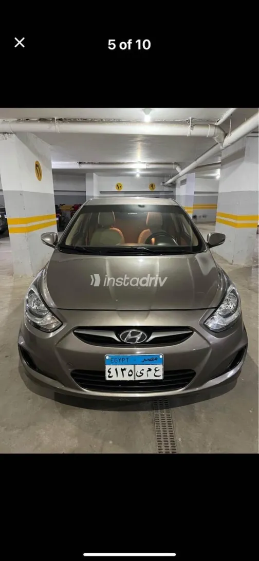 Hyundai Accent 2011 Gold Used for Sale - 4