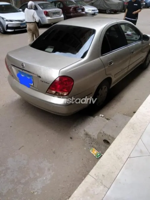 نيسان صنى 2005 ذهبي مستعملة للبيع - 4