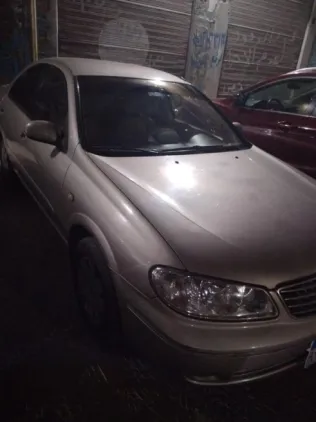 نيسان صنى 2005 ذهبي مستعملة للبيع