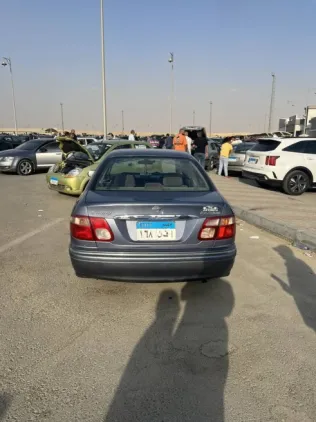 نيسان صنى 2002 أزرق غامق مستعملة للبيع