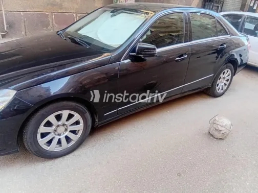 Mercedes E 200 2013 Black Used for Sale - 3