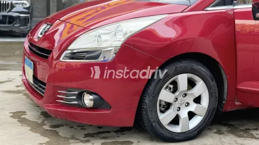 Peugeot 5008 2011 Red Used for Sale - 4