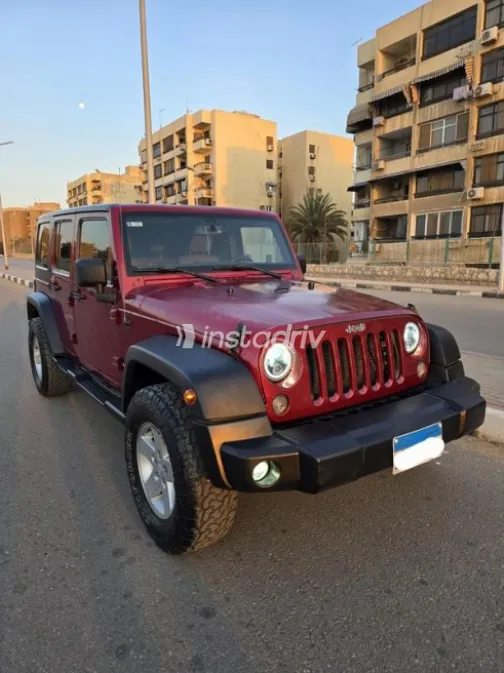 جيب رانجلر 2015 أحمر غامق مستعملة للبيع - 1
