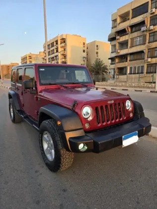 جيب رانجلر 2015 أحمر غامق مستعملة للبيع