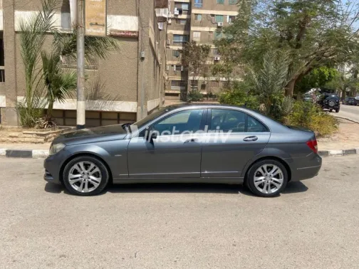 مرسيدس 250 2012 رمادي غامق مستعملة للبيع - 1