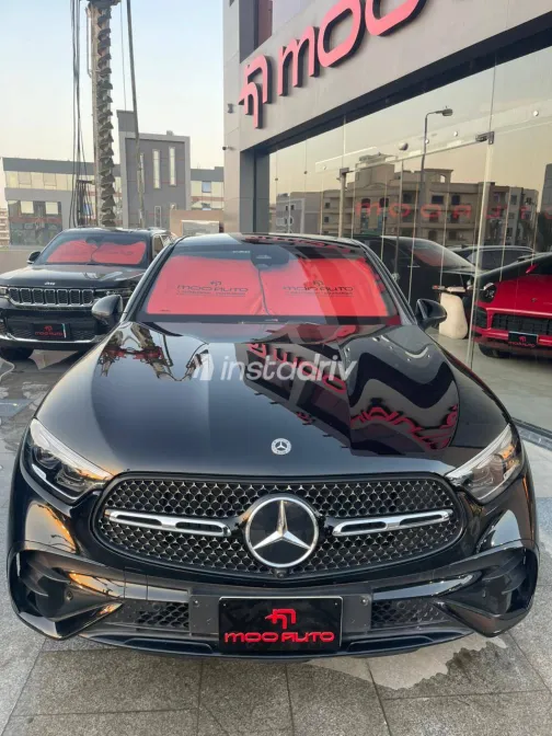 مرسيدس GLC 300 2024 أسود مستعملة للبيع - 2