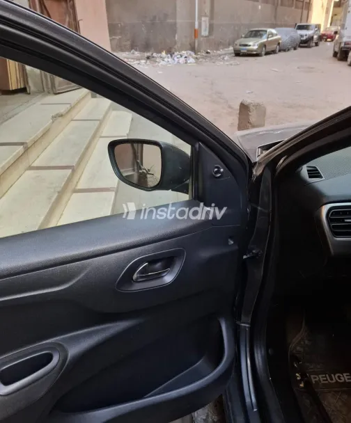بيجو 301 2014 رمادي مستعملة للبيع - 1