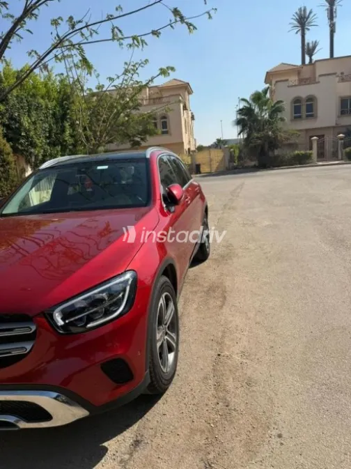 مرسيدس GLC 200 2021 أحمر مستعملة للبيع - 2