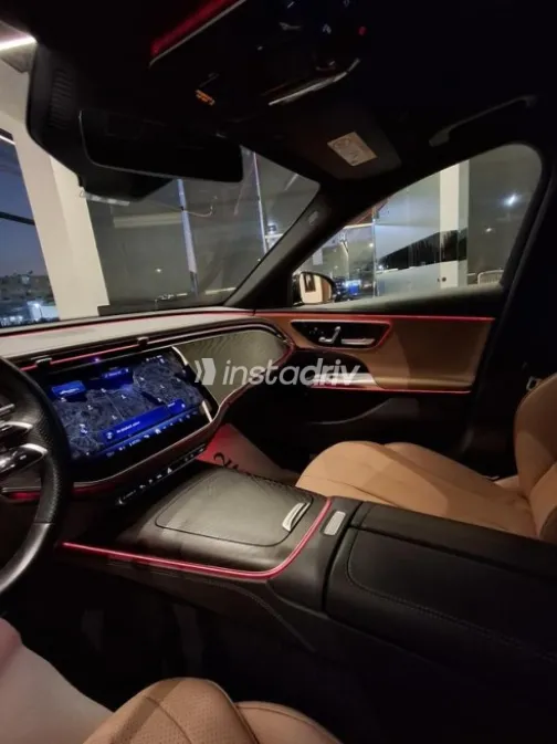 مرسيدس E 300 2024 أسود مستعملة للبيع - 3