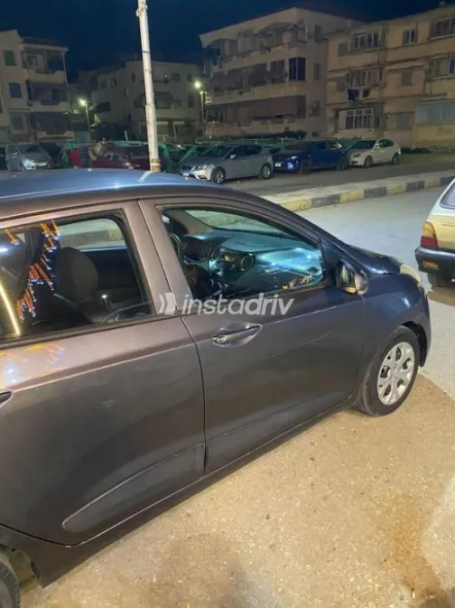 Hyundai Grand i10 2017 White Used for Sale - 3