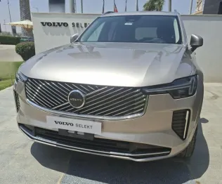 فولفو XC90 2025 ذهبي مستعملة للبيع