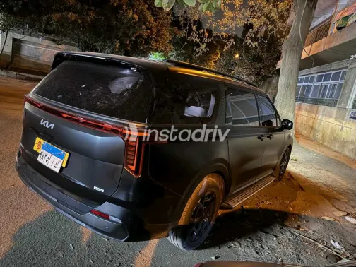 Kia Carnival 2025 Black Used for Sale - 1