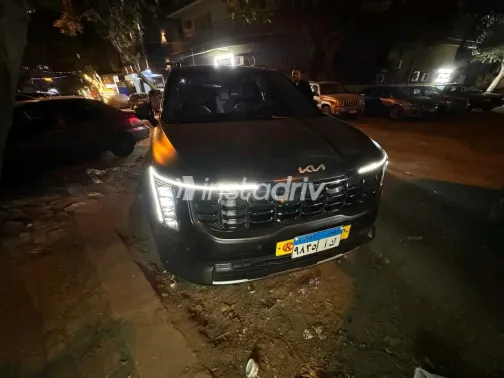 Kia Carnival 2025 Black Used for Sale - 4