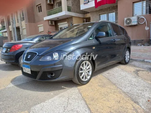 سيات ألتيا XL 2011 رمادي غامق مستعملة للبيع - 4