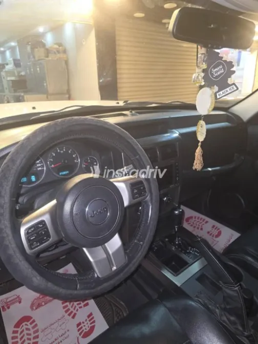 Jeep Cherokee 2013 White Used for Sale - 8