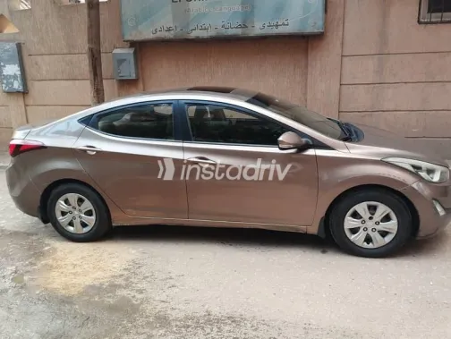 هيونداي إلنترا 2015 بني مستعملة للبيع - 3