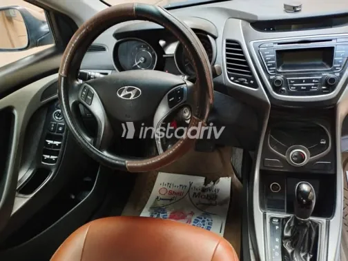 هيونداي إلنترا 2015 بني مستعملة للبيع - 5