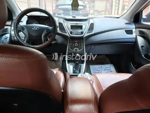 هيونداي إلنترا 2015 بني مستعملة للبيع - 6