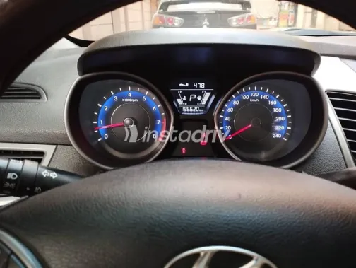 هيونداي إلنترا 2015 بني مستعملة للبيع - 7