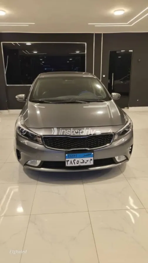 Kia K3 2017 White Used for Sale - 1