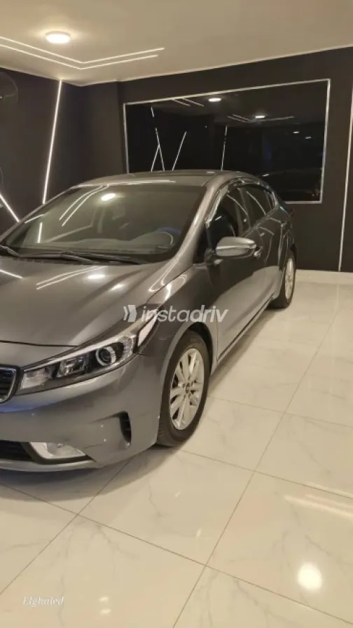 Kia K3 2017 White Used for Sale - 4