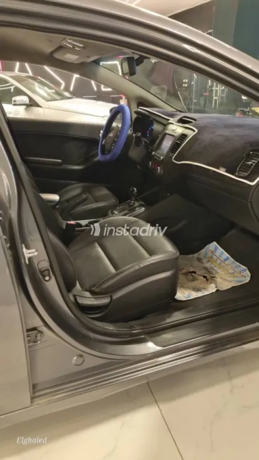 Kia K3 2017 White Used for Sale - 8