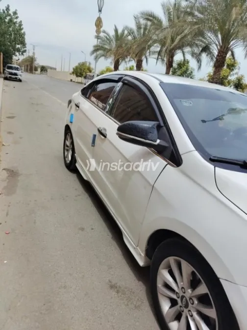 Chery Arrizo 5 2022 White Used for Sale - 1