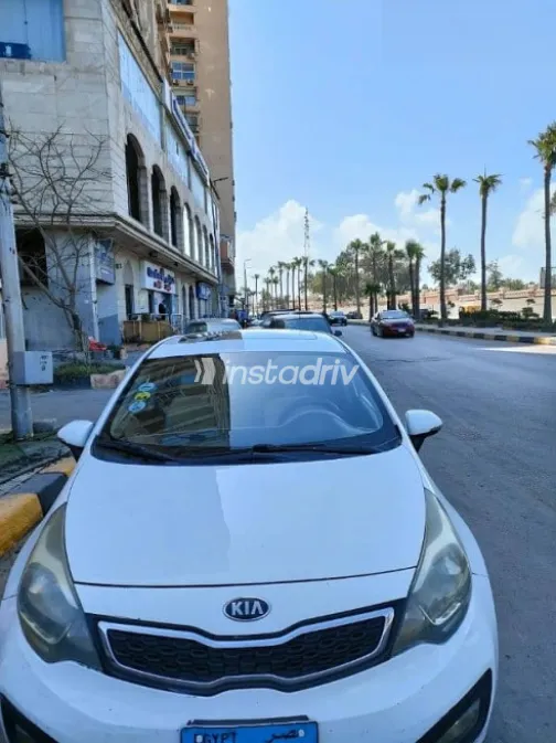 Kia Rio 2013 White Used for Sale - 3