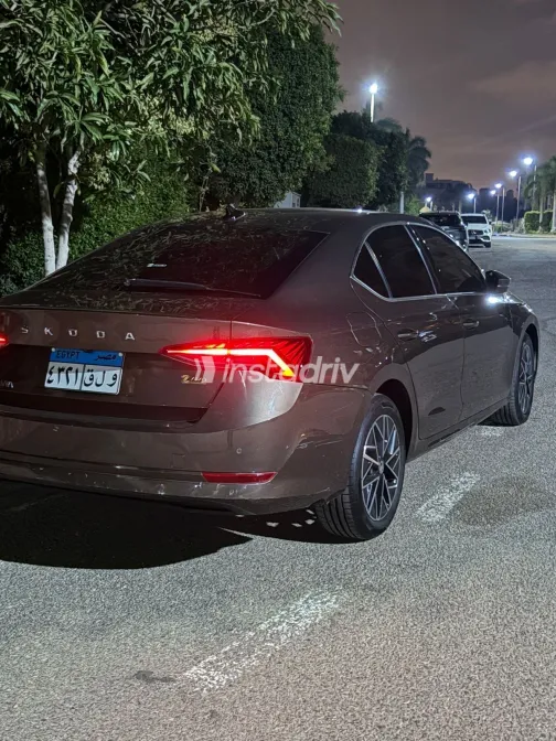 سكودا اوكتافيا A8 2021 بني مستعملة للبيع - 4