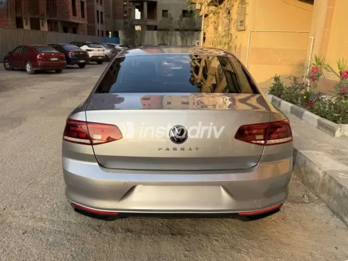 Volkswagen Passat 2021 Gray Used for Sale - 8