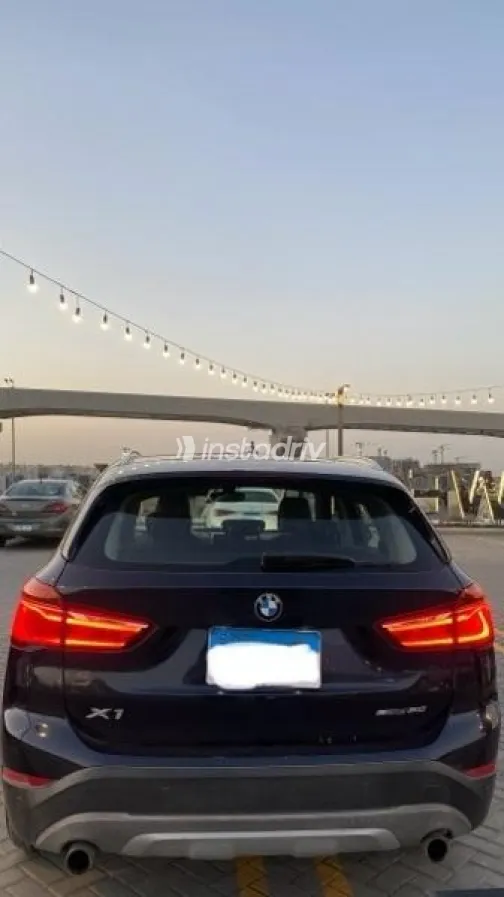 بي ام دبليو X1 2019 أزرق غامق مستعملة للبيع - 2