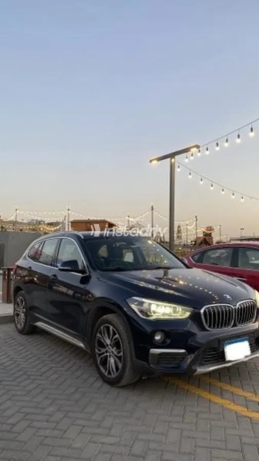 بي ام دبليو X1 2019 أزرق غامق مستعملة للبيع - 3