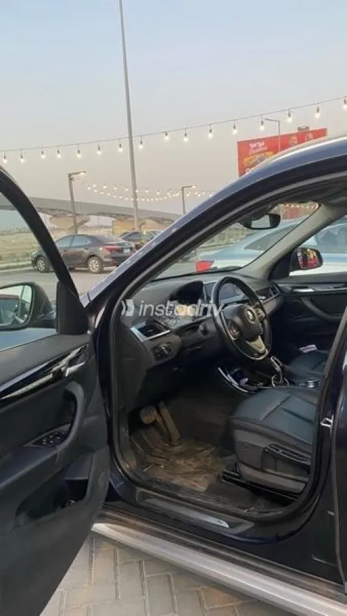 بي ام دبليو X1 2019 أزرق غامق مستعملة للبيع - 5