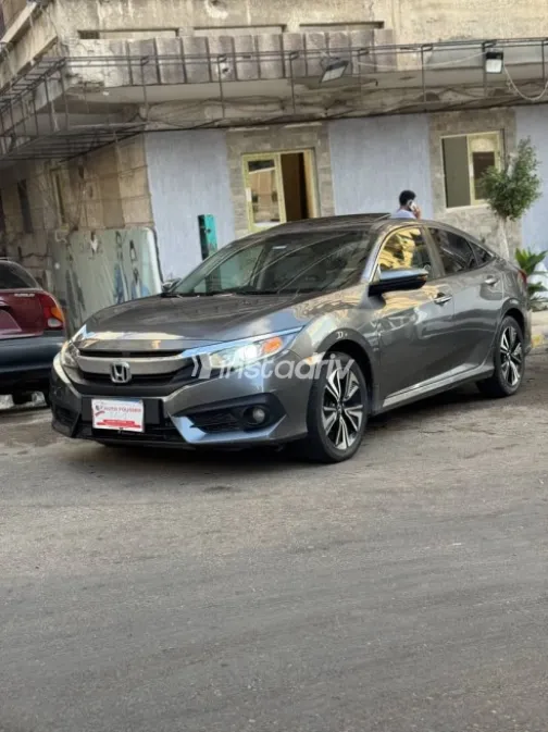 Honda Civic 2018 Gray Used for Sale - 2