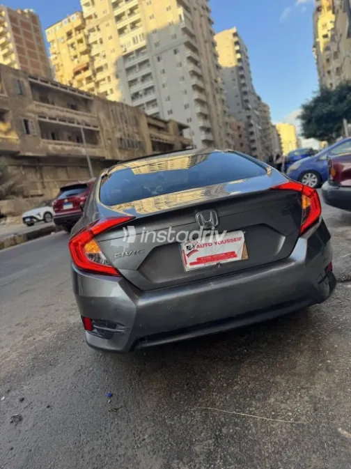 Honda Civic 2018 Gray Used for Sale - 4
