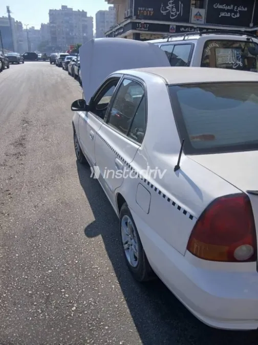 Hyundai Verna 2010 White Used for Sale - 6