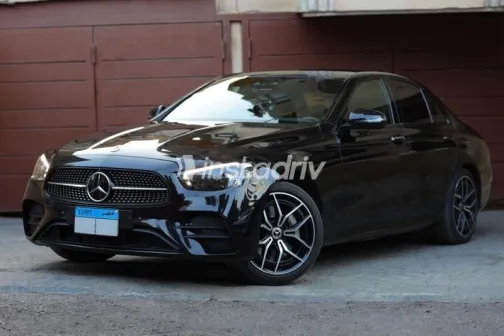 مرسيدس E 300 2022 أسود مستعملة للبيع - 5