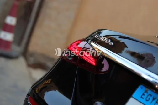 مرسيدس E 300 2022 أسود مستعملة للبيع - 7