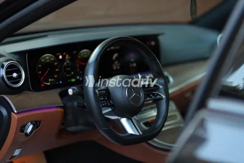 مرسيدس E 300 2022 أسود مستعملة للبيع - 8